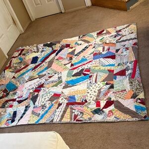 Vintage Patchwork Quilt unique design hand stitched- 🧵 incredible artwork